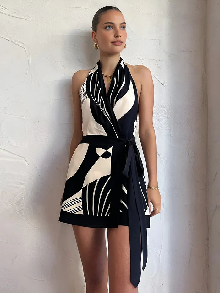 American-style short dress with contrasting print and belt