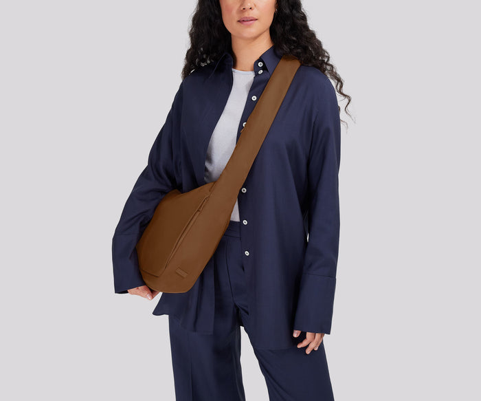 Person wearing the Featherlight Crossbody
// Model is 5’7”
