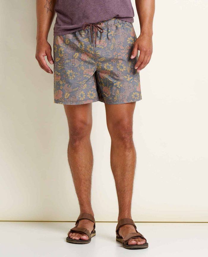 msg:Beau is 6'0" and is wearing a size medium.