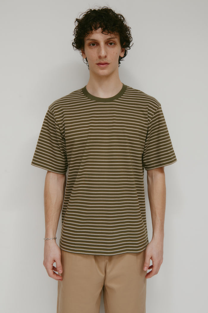 Model 6'0.5" and is wearing a size M.