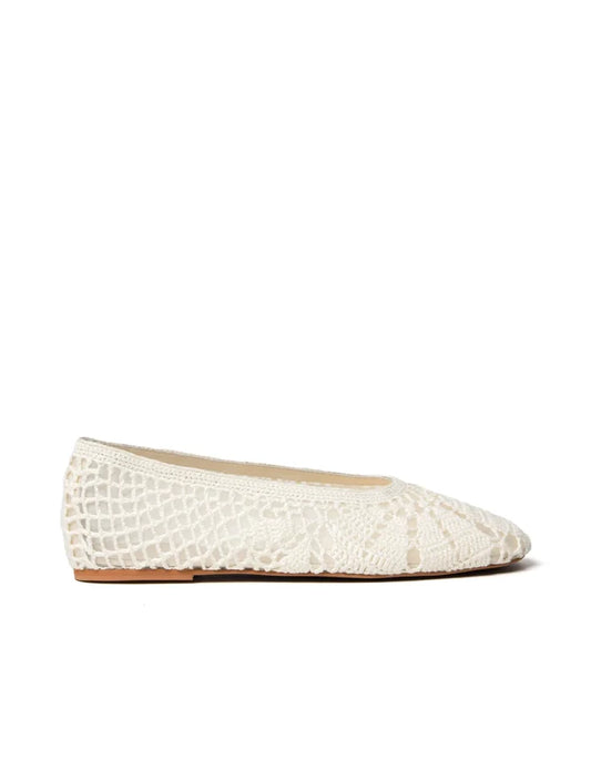 MOLLY FLAT | Cream - Darling & Domain