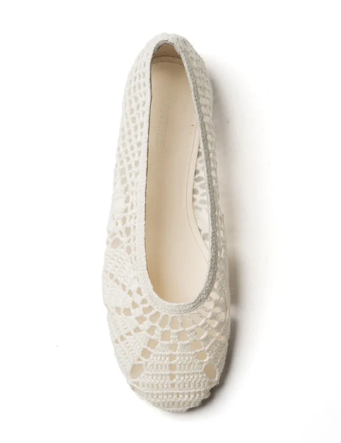 MOLLY FLAT | Cream - Darling & Domain