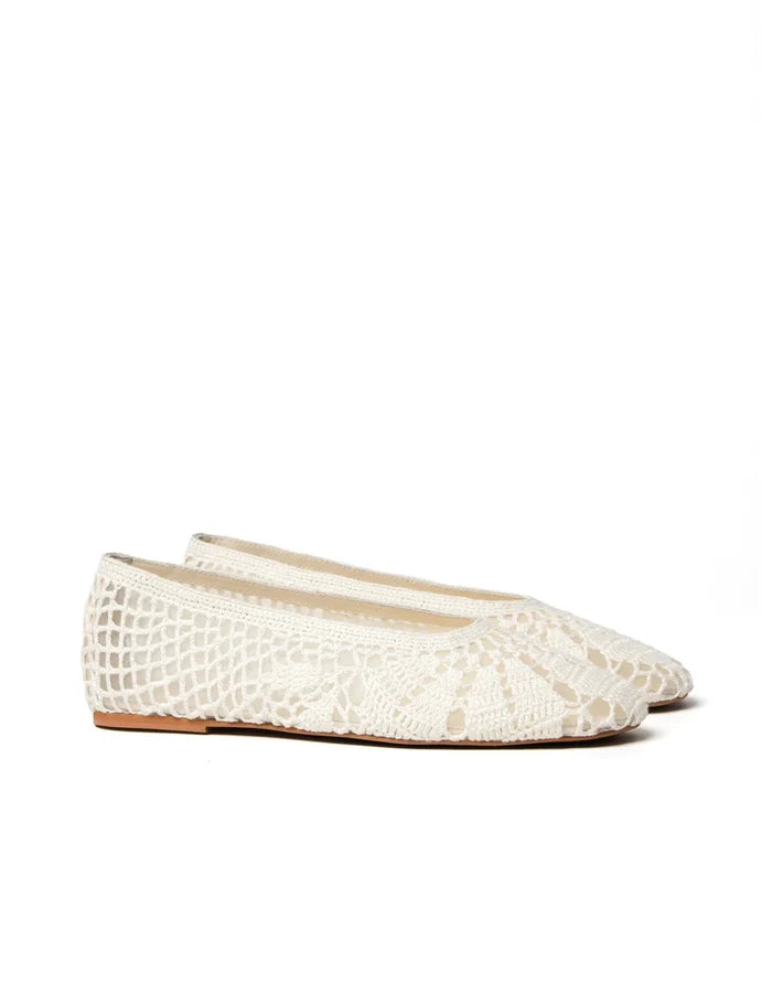 MOLLY FLAT | Cream - Darling & Domain