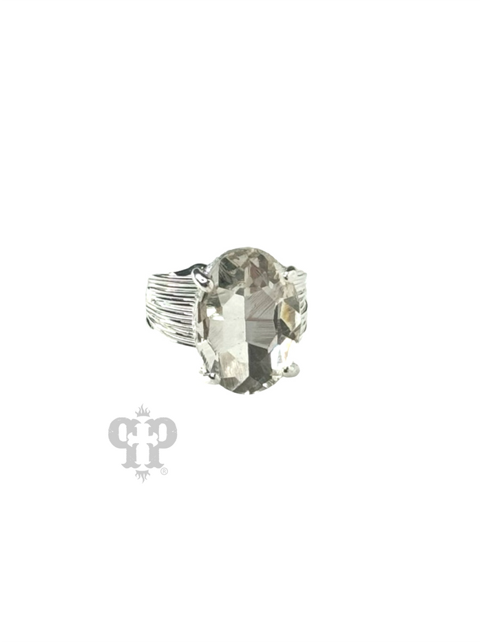 Oval rhinestone ring