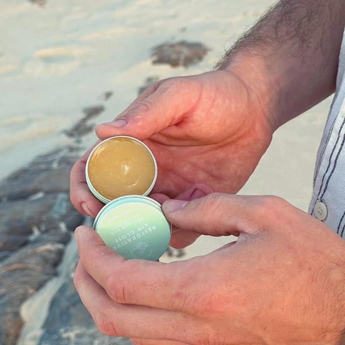 Go-For-Zero-Australia-Sunbutter-Australia-Restorative-Lip-Gloss-In-Hand